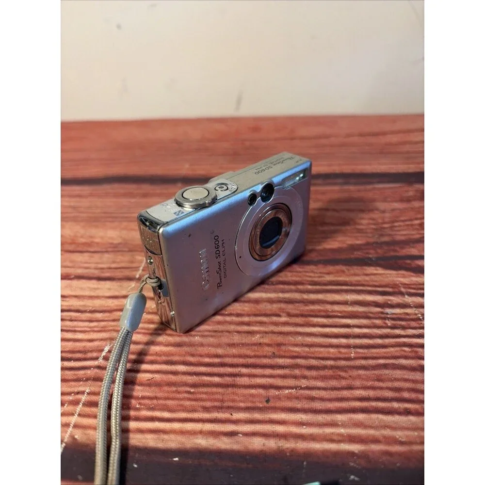 Canon PowerShot Digital ELPH SD600 Digital Camera For Parts Or Repair
